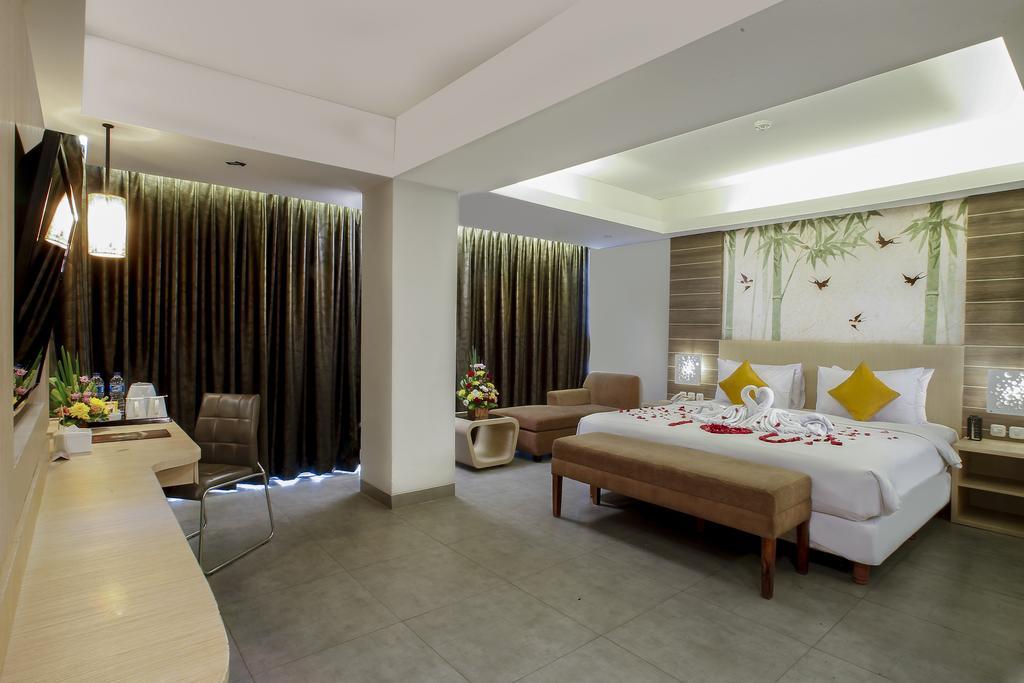 Kyriad Royal Seminyak Kültér fotó