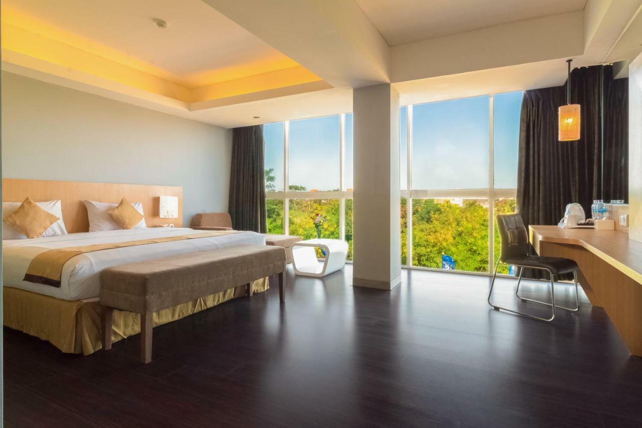 Kyriad Royal Seminyak Kültér fotó